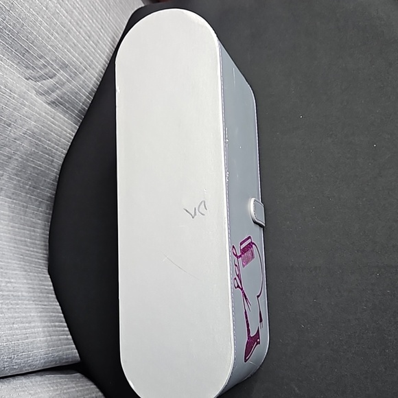 DYSON PLATINUM PRESENTION CASE - Picture 7 of 11